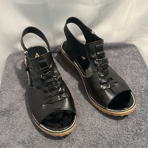 Comfort Black Women's Sandals EUC Size 10 - Picture 4 of 6